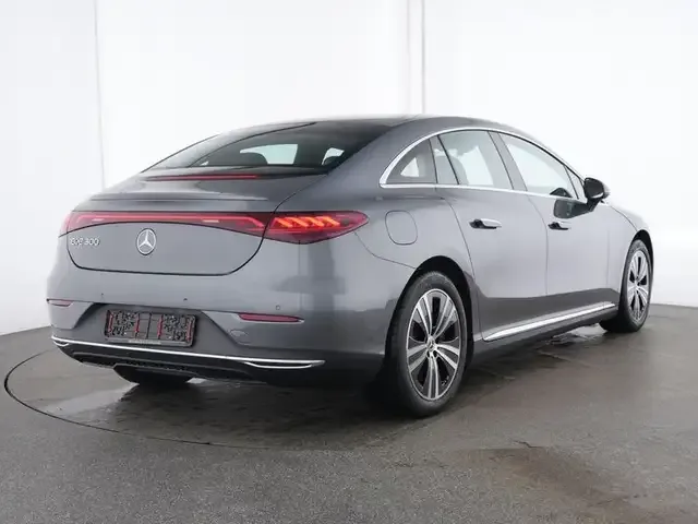 Mercedes-Benz EQE 300