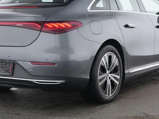 Mercedes-Benz EQE 300