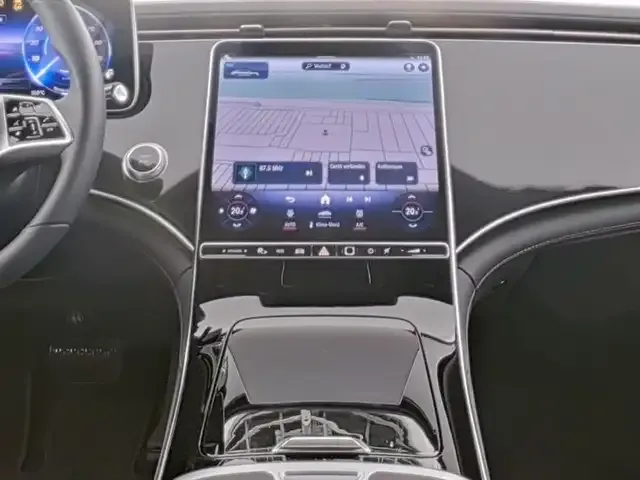Mercedes-Benz EQE 300