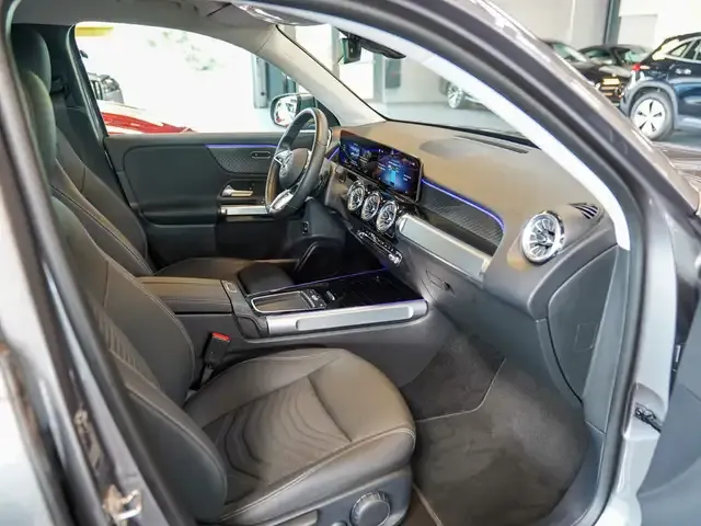 Mercedes-Benz EQB 300