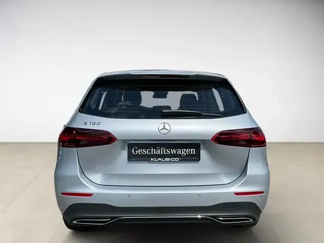 Mercedes-Benz B 180