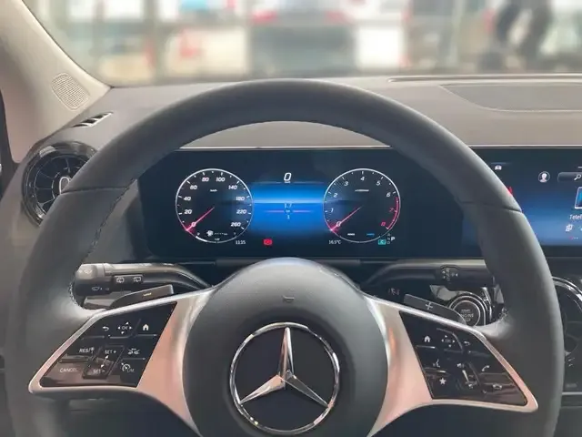 Mercedes-Benz B 180