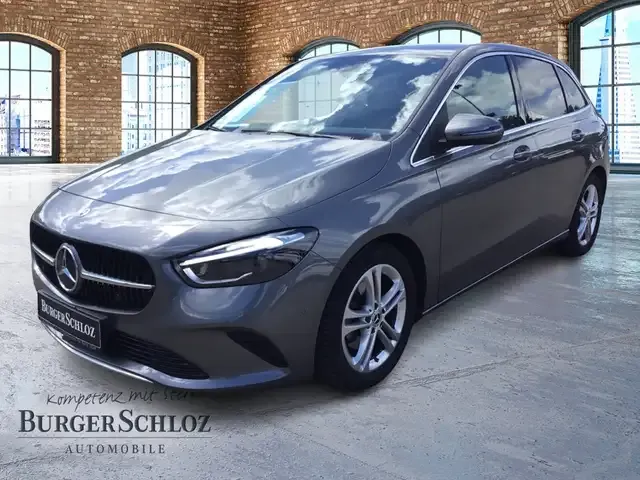 Mercedes-Benz B 180