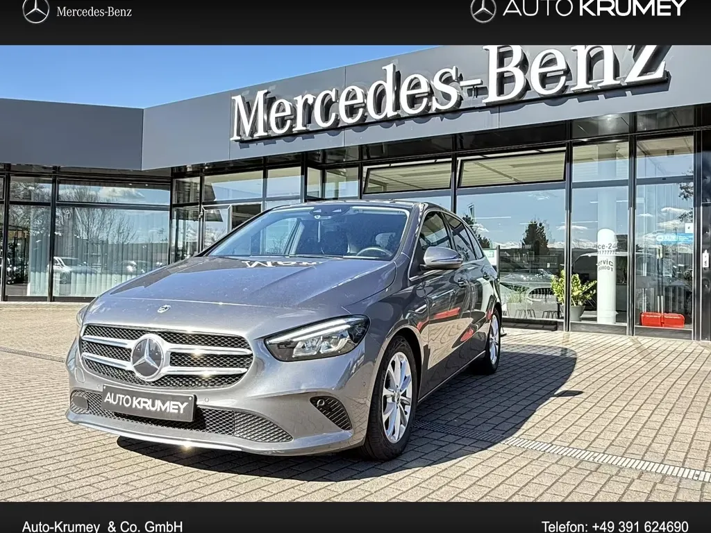 Mercedes-Benz B 180