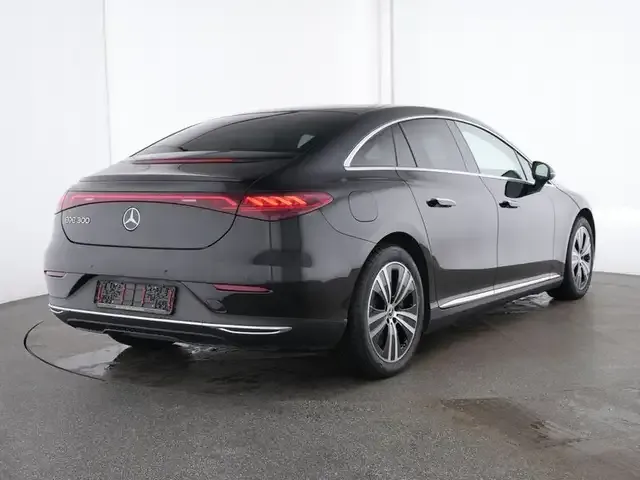 Mercedes-Benz EQE 300