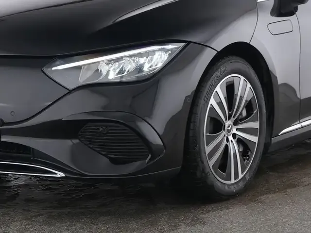 Mercedes-Benz EQE 300