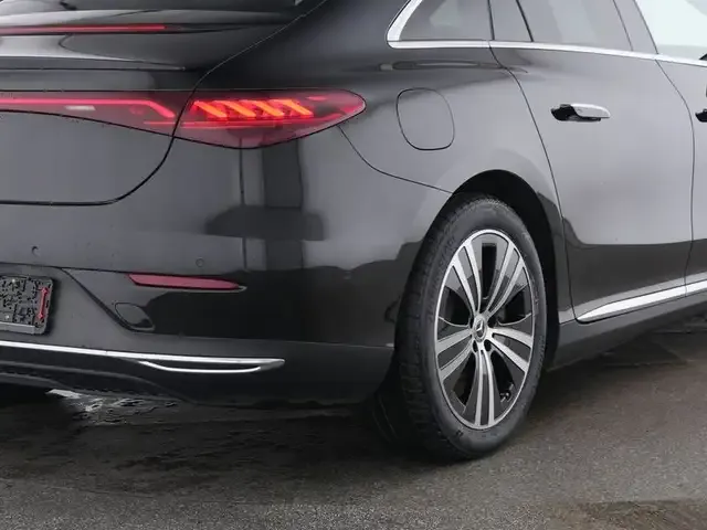 Mercedes-Benz EQE 300