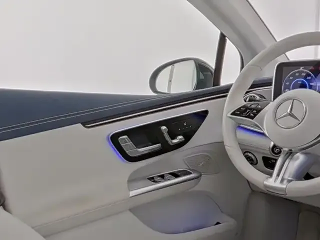 Mercedes-Benz EQE 300