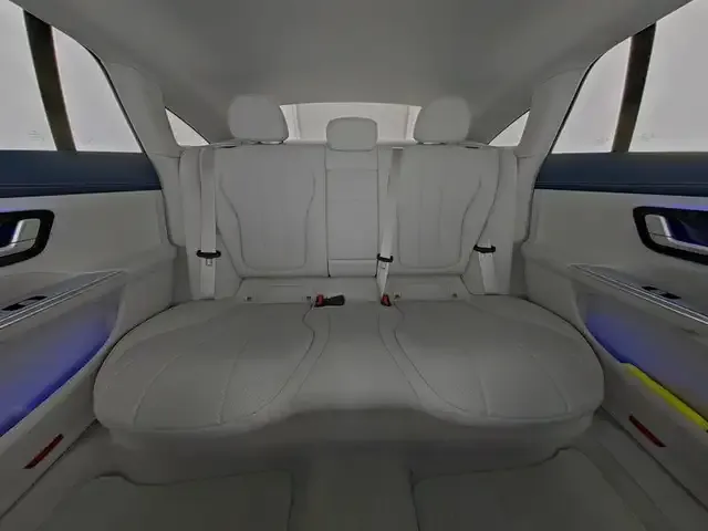 Mercedes-Benz EQE 300