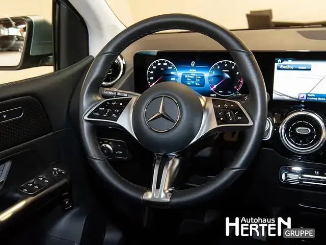 Mercedes-Benz B 180