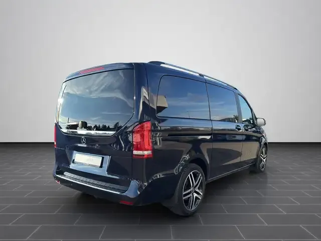 Mercedes-Benz V 220