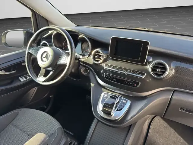 Mercedes-Benz V 220