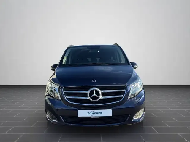 Mercedes-Benz V 220