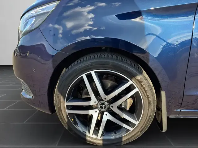 Mercedes-Benz V 220