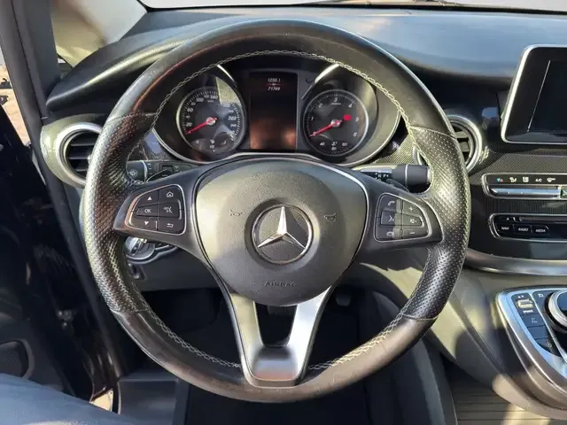 Mercedes-Benz V 220