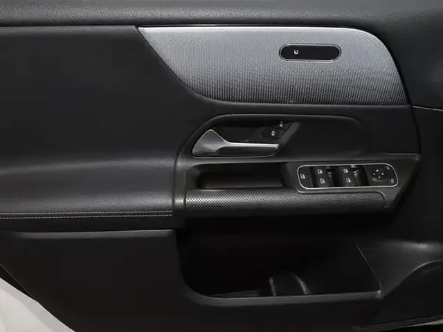 Mercedes-Benz GLB 180
