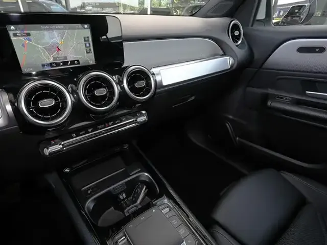 Mercedes-Benz GLB 180