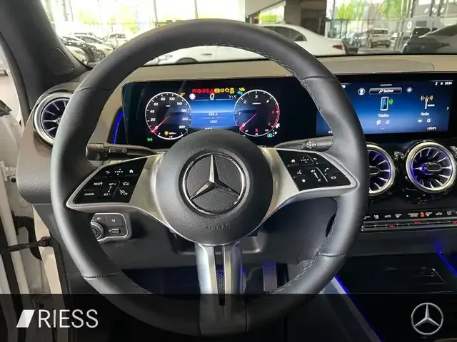 Mercedes-Benz GLB 200