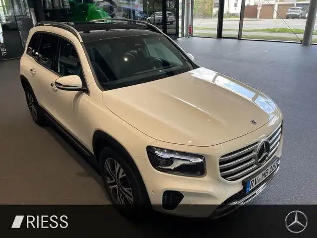 Mercedes-Benz GLB 200