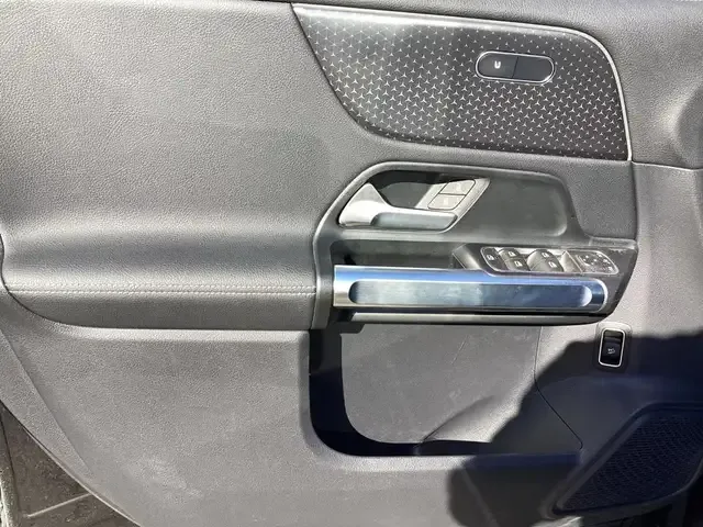 Mercedes-Benz EQB 300