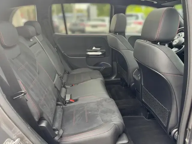 Mercedes-Benz GLB 220
