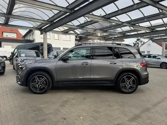Mercedes-Benz GLB 220