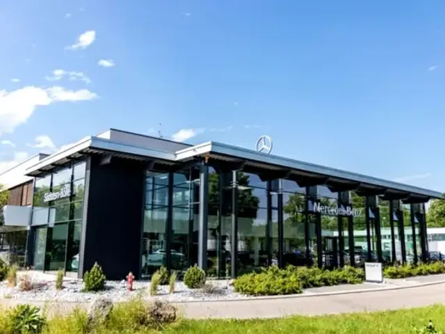 Mercedes-Benz GLB 220