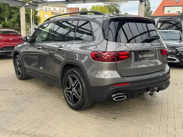 Mercedes-Benz GLB 220