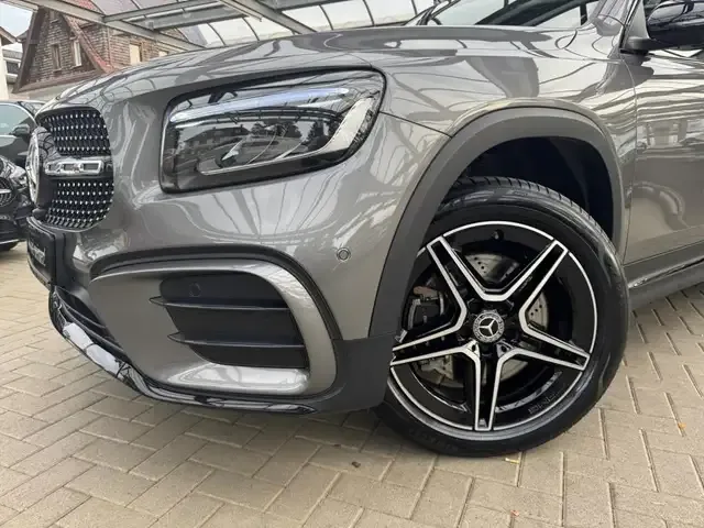 Mercedes-Benz GLB 220