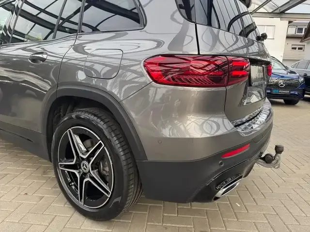 Mercedes-Benz GLB 220