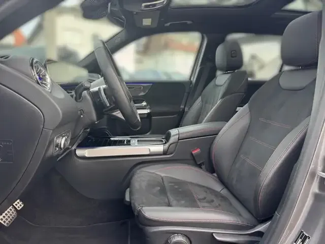 Mercedes-Benz GLB 220