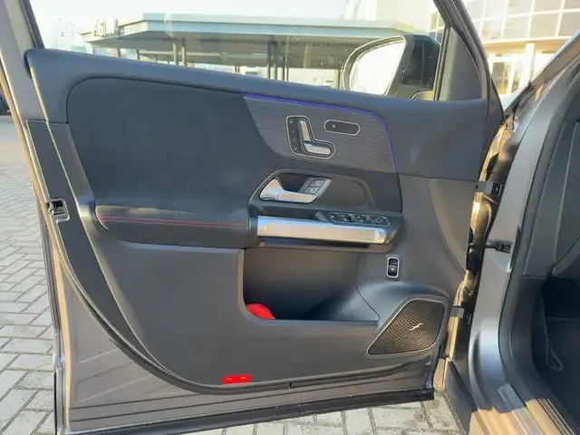 Mercedes-Benz EQB 350