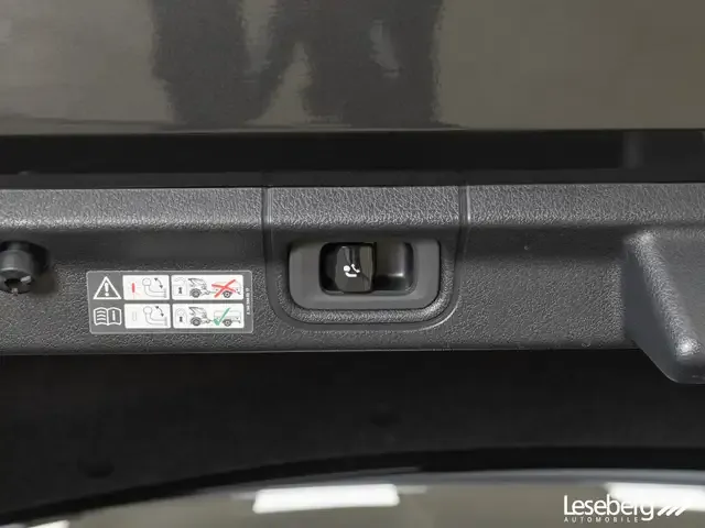 Mercedes-Benz EQE 300