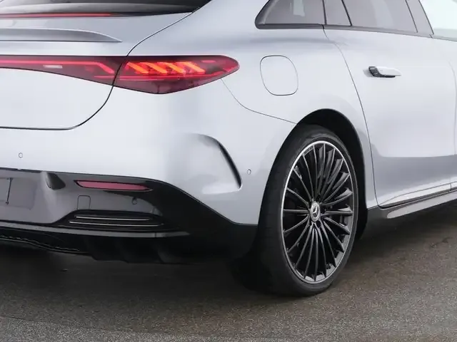Mercedes-Benz EQE 300