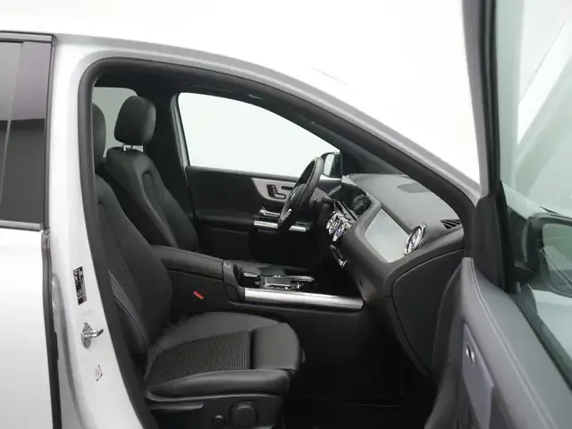 Mercedes-Benz B 220