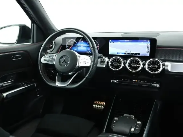 Mercedes-Benz GLB 220