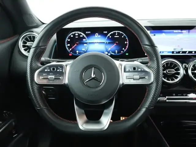 Mercedes-Benz GLB 220
