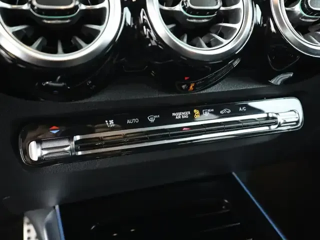 Mercedes-Benz GLB 220