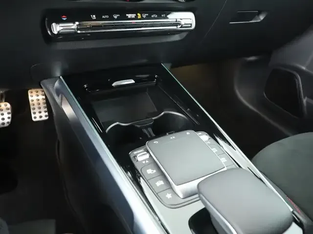 Mercedes-Benz GLB 220