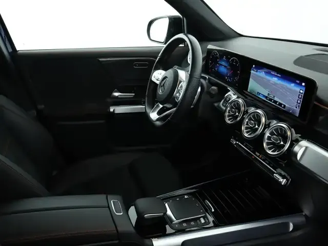 Mercedes-Benz GLB 220