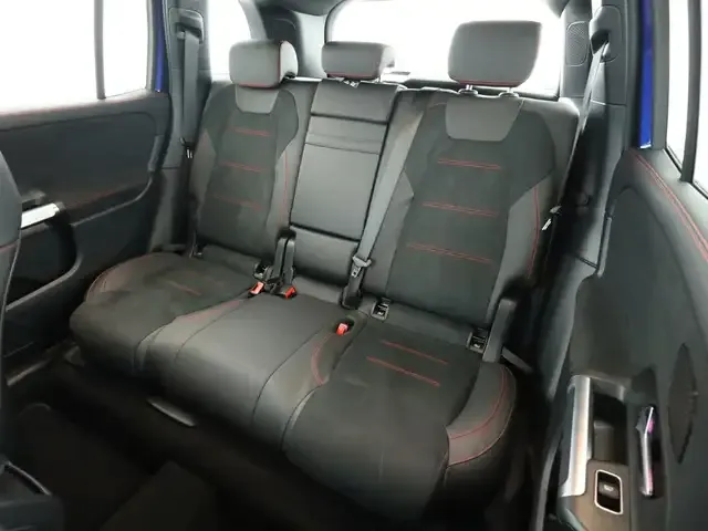 Mercedes-Benz GLB 220