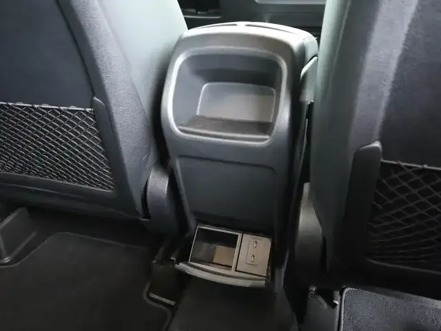 Mercedes-Benz GLB 220