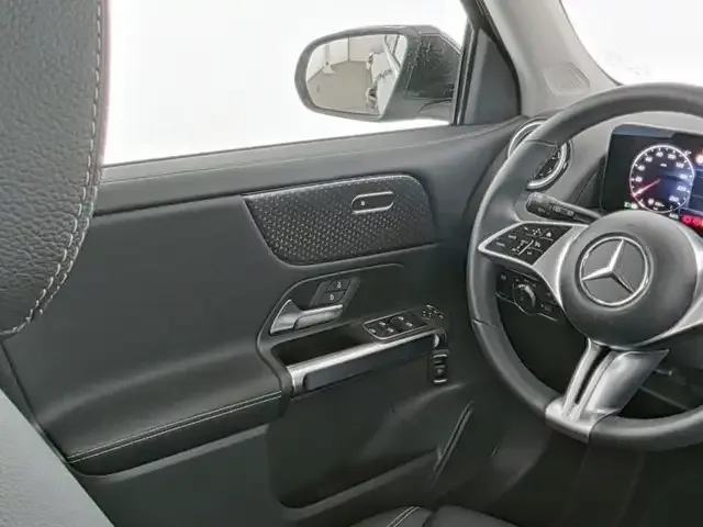 Mercedes-Benz GLB 180