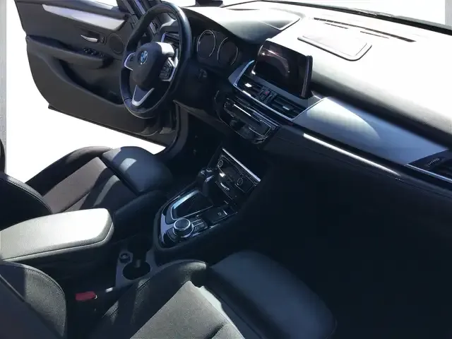 BMW 225