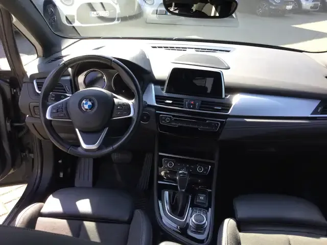 BMW 225