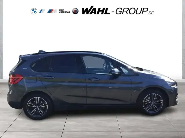 BMW 225
