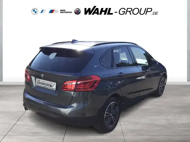 BMW 225