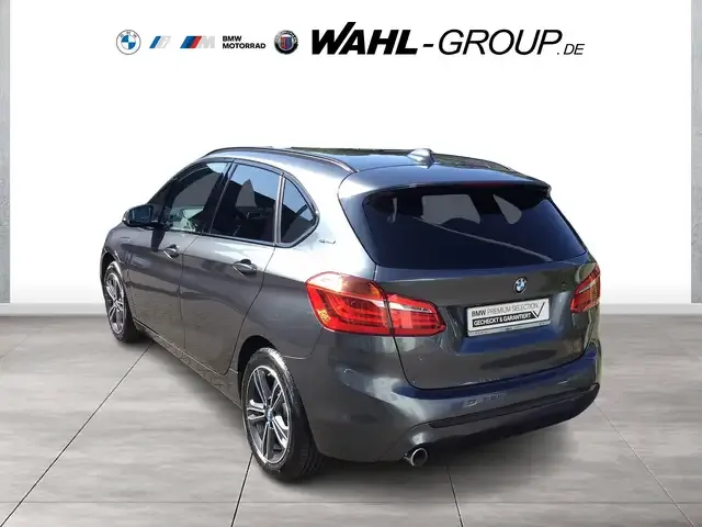 BMW 225