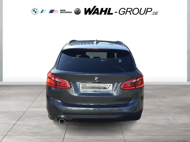BMW 225