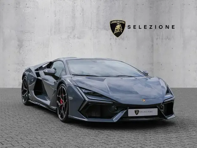 Lamborghini Revuelto
